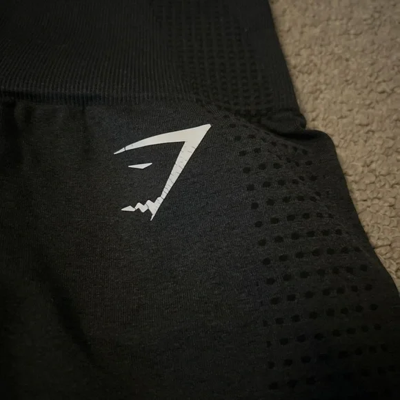 Gymshark Black High-Waisted Leggings - Picture 2 of 3